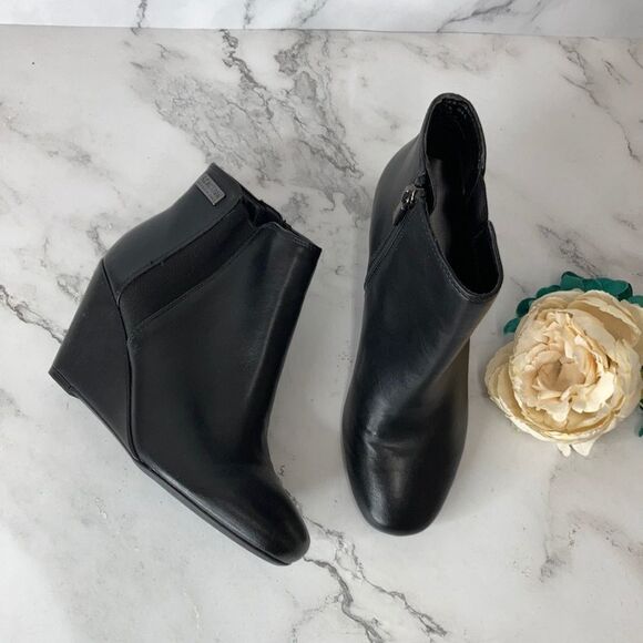 Kenneth Cole Reaction Marcy Ankle Booties, Black 6M - Picture 1 of 6